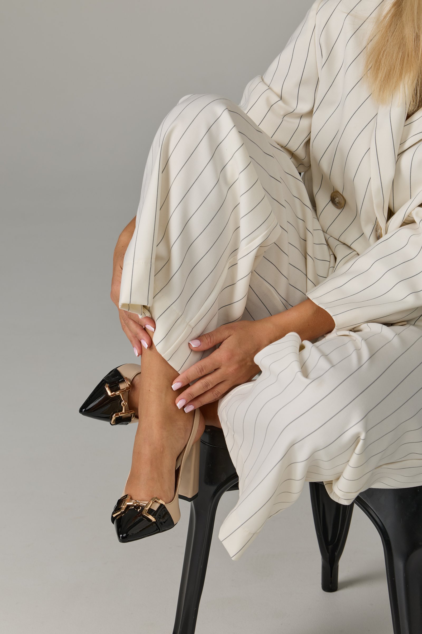 Czółenka beżowo czarne na słupku 1663 - obrazek 4